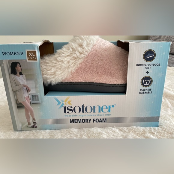 New in box Pink Indoor/Outdoor Slippers - Picture 1 of 6